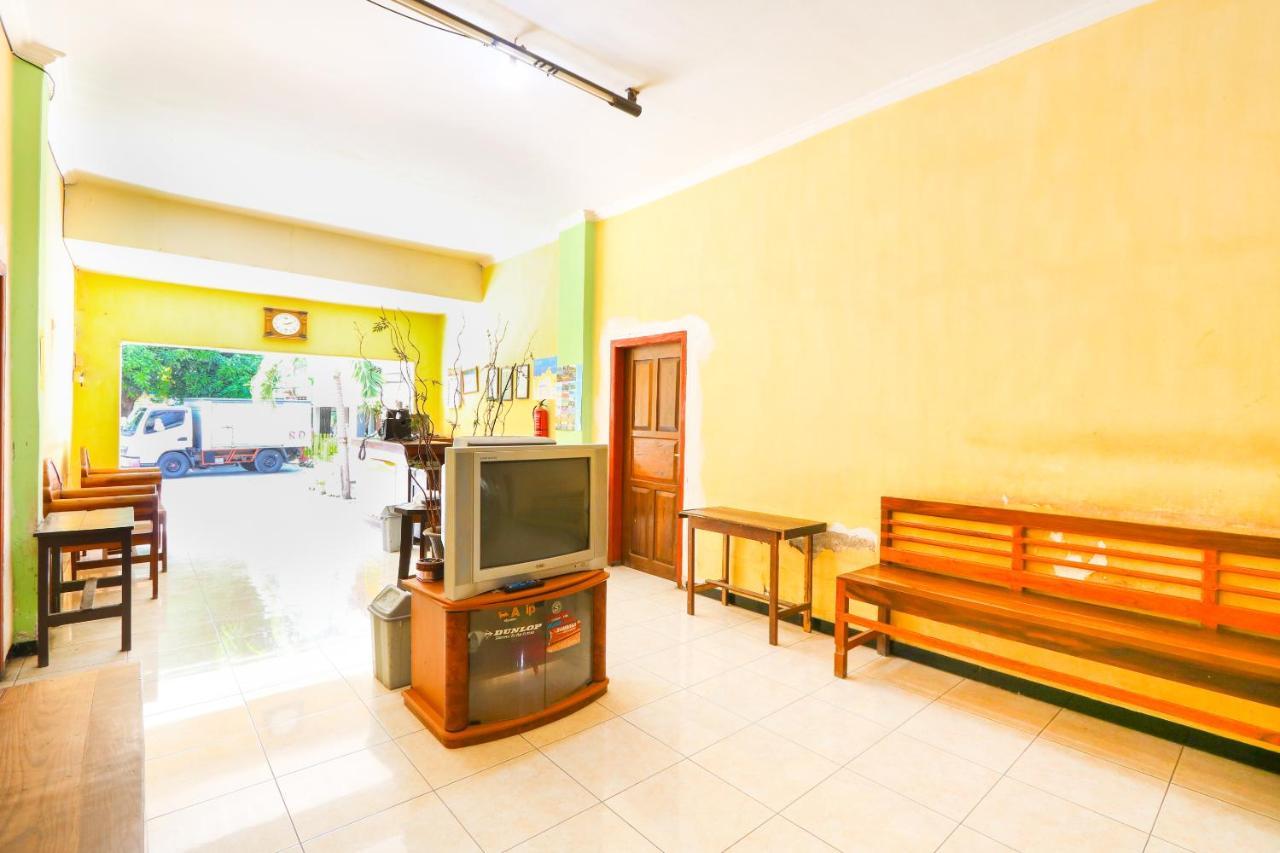 Spot On 2422 Hotel Moga Sari Situbondo Exterior foto