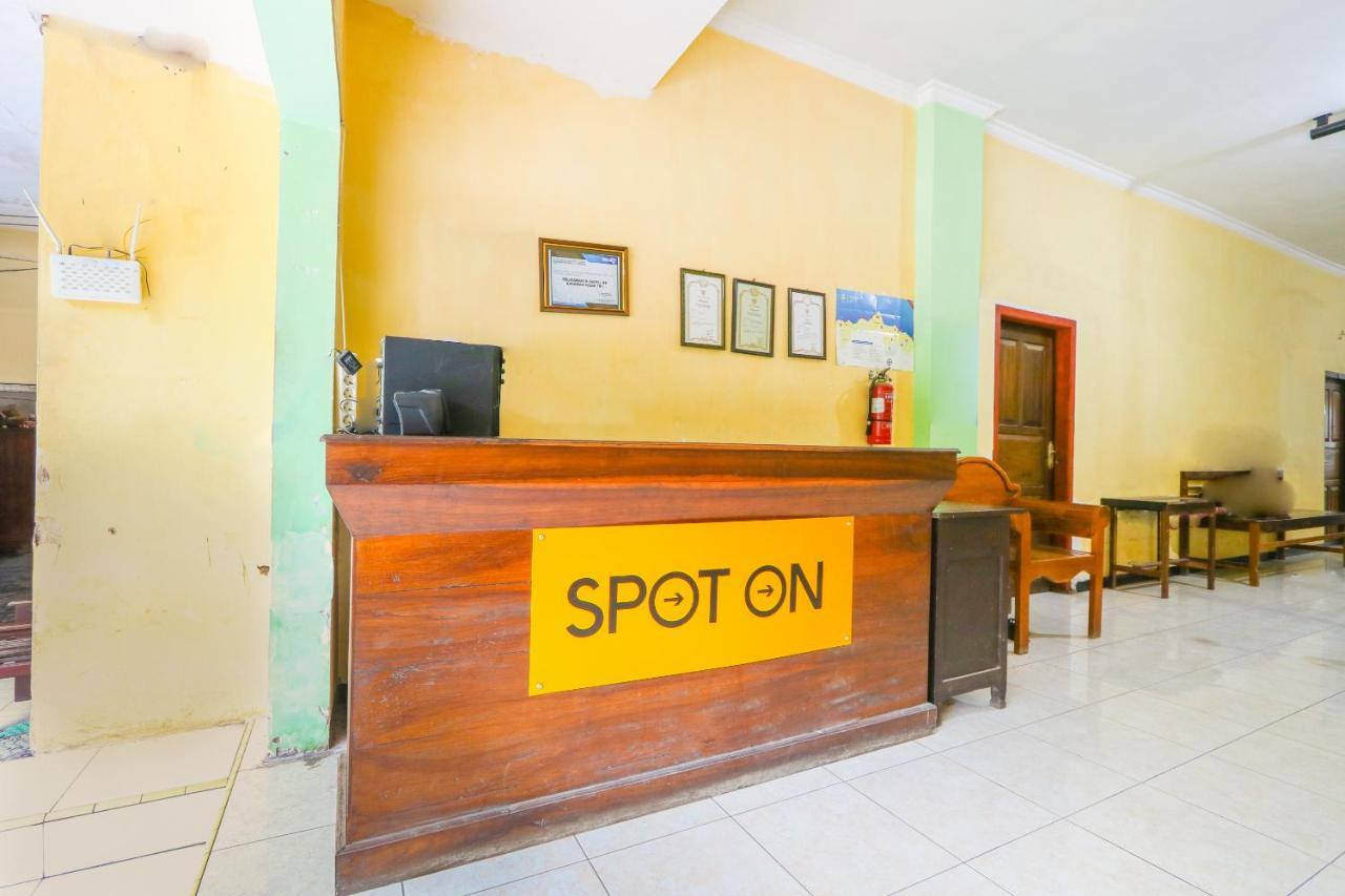 Spot On 2422 Hotel Moga Sari Situbondo Exterior foto