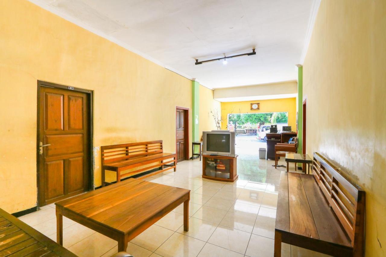 Spot On 2422 Hotel Moga Sari Situbondo Exterior foto