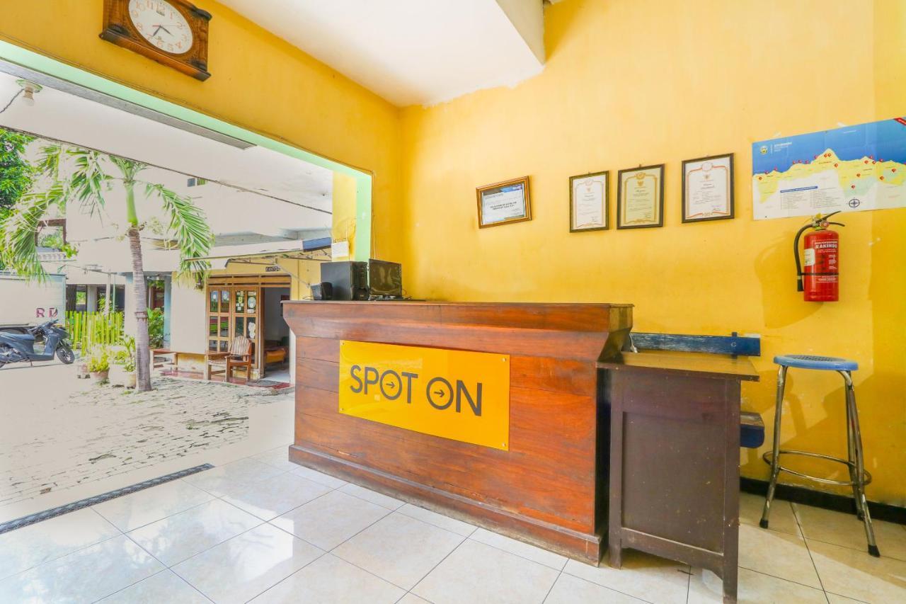Spot On 2422 Hotel Moga Sari Situbondo Exterior foto