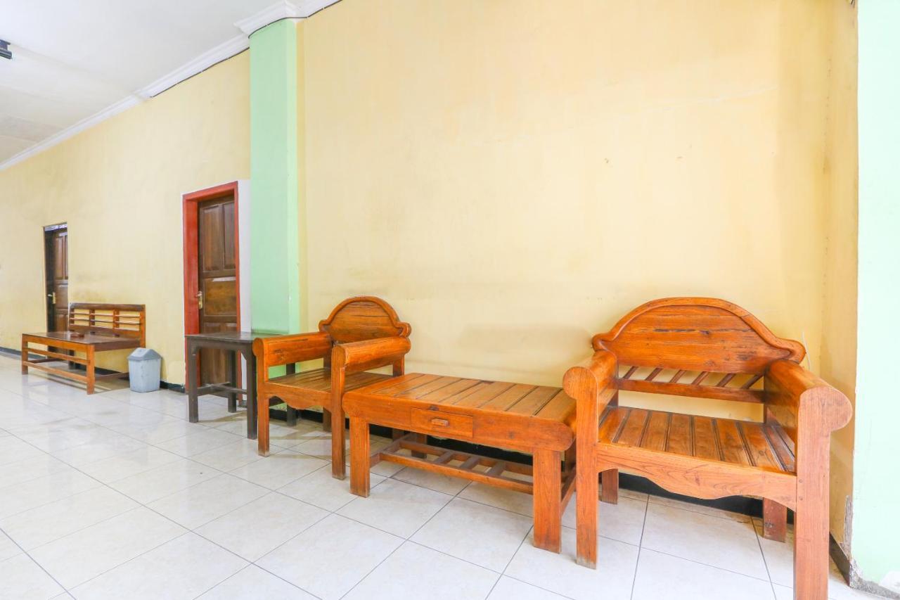 Spot On 2422 Hotel Moga Sari Situbondo Exterior foto