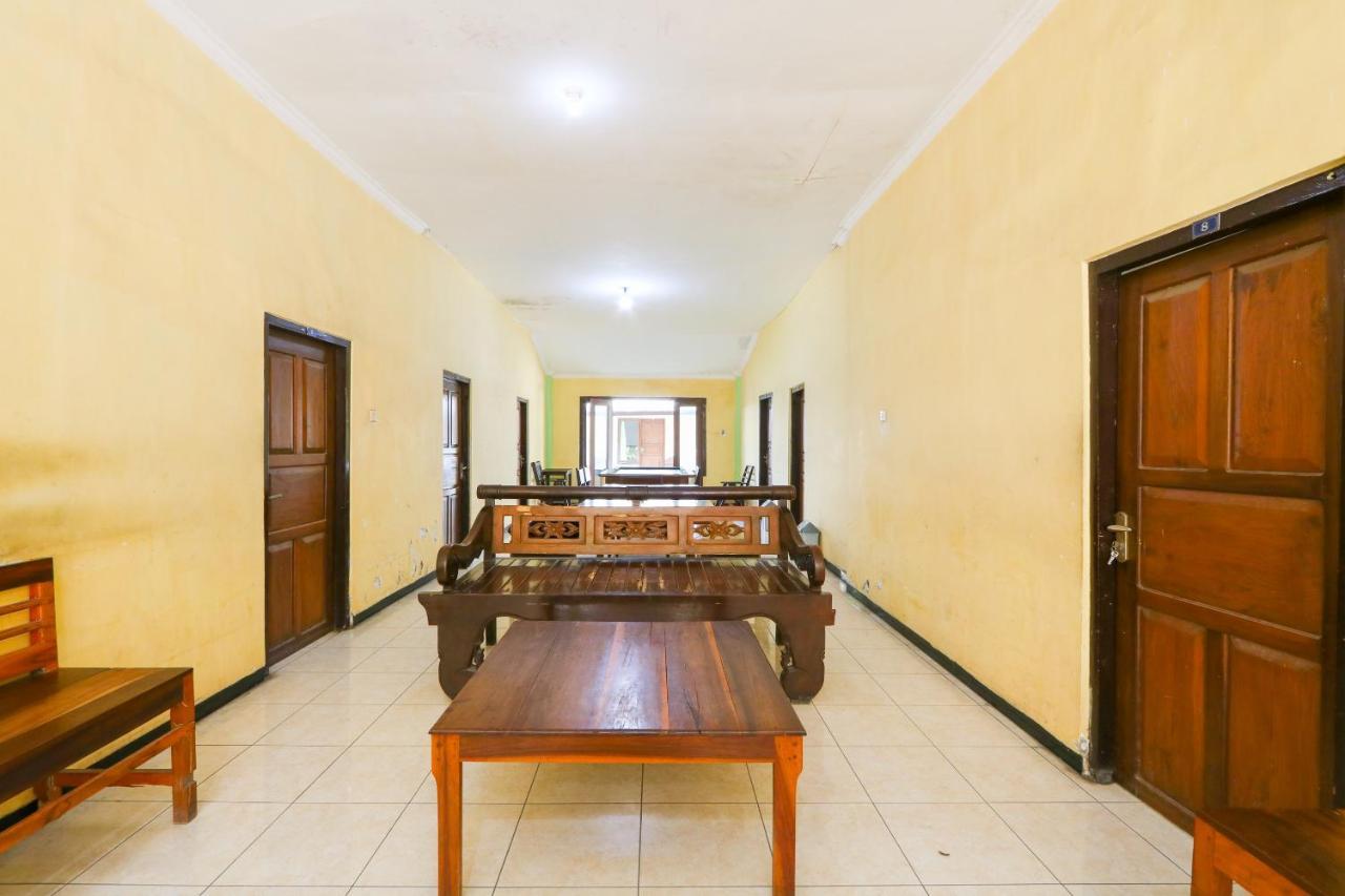 Spot On 2422 Hotel Moga Sari Situbondo Exterior foto